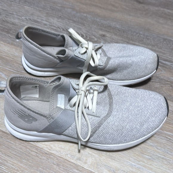 New balance grey running shoes size 8.5 - Picture 3 of 3